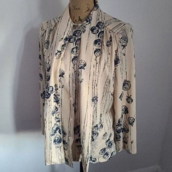 Vintage 70s Cream Navy Rose Print Button Shirt - Picture 3 of 13